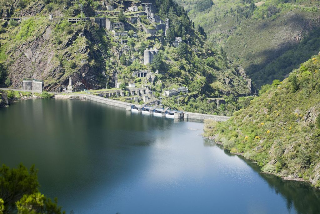 La presa hidroeléctrica del embalse de Grandas de Salime