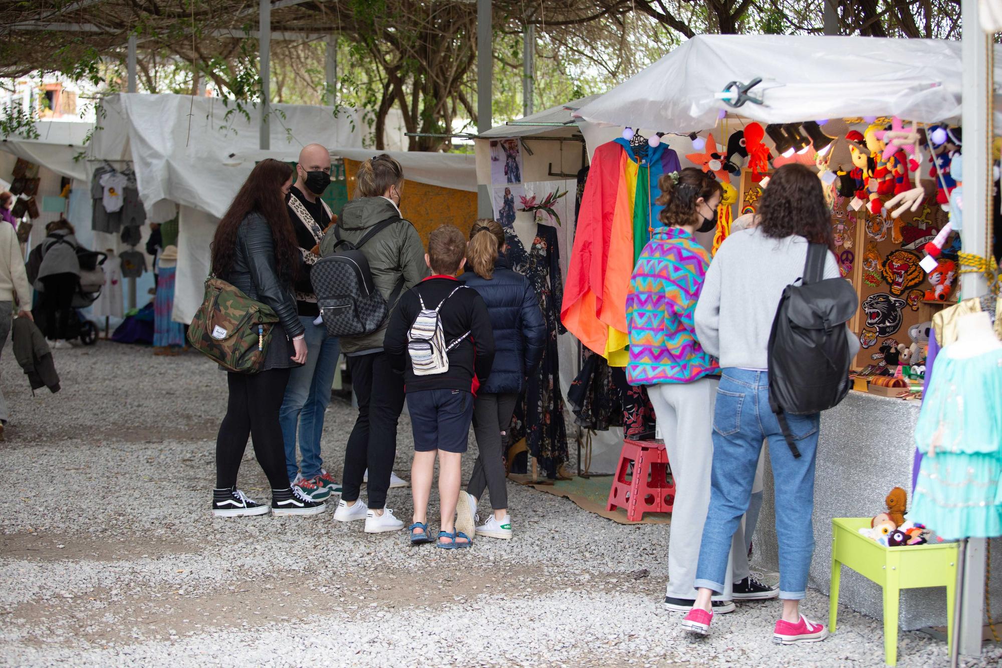 El mercadillo Las Dalias sale de su letargo