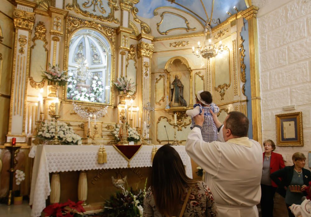 Bendición de los bebés en Santa Pola