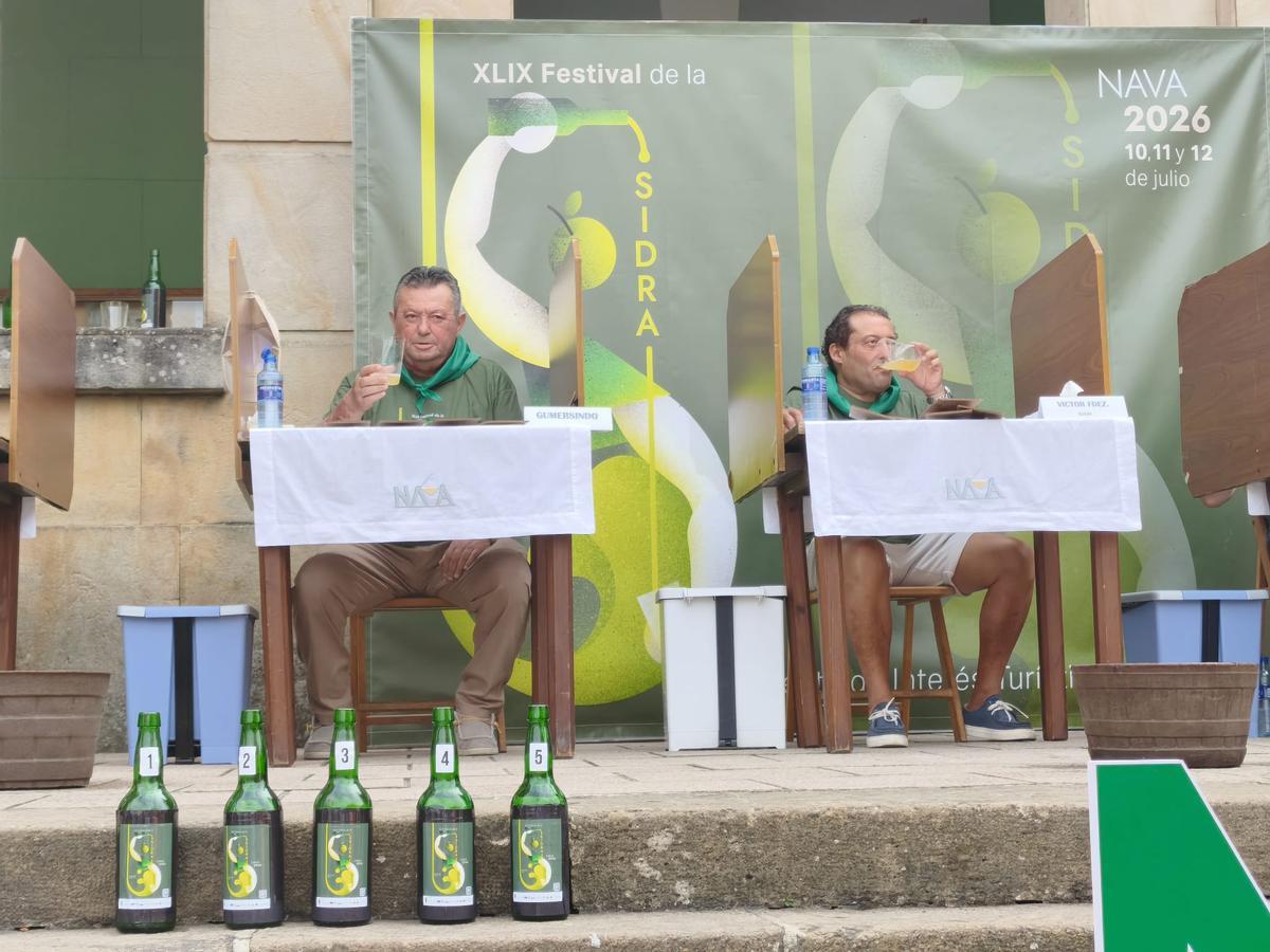 Así fue la emocionante y multitudinaria cata a ciegas para elegir la mejor sidra de Asturias en Nava
