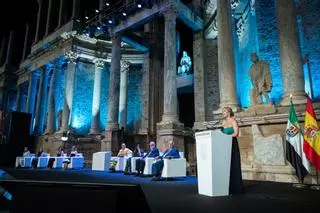 La noche de las Medallas de Extremadura se viste de gala: tres galardonados, la ausencia de Pedro Porro y el broche de Sanguijuelas