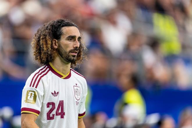 Marc Cucurella cumple su promesa y se tatúa a De la Fuente tras ganar el Mundial