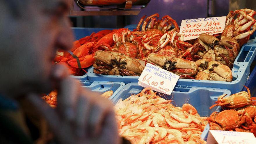 La escasez de vuelos pone en jaque la importación de marisco fresco gallego
