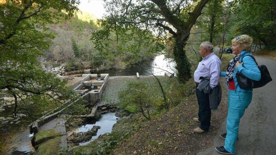 La presa de Monte Porreiro muestra un nivel de agua muy bajo. // G. Santos