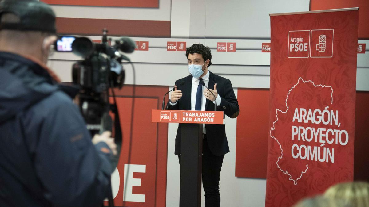 Dario Villagrasa, secretario de Organización del PSOE de Aragón, en la rueda de prensa ofrecida este viernes.
