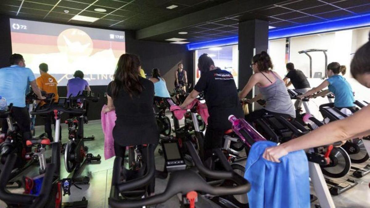 Indoor Cycling en grupo en VivaGym
