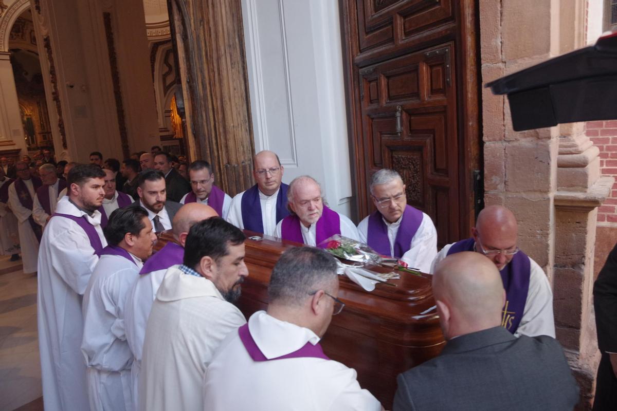 El funeral del sacerdote Manuel Ángel Santiago, en imágenes El funeral del sacerdote Manuel Ángel Santiago, en imágenes