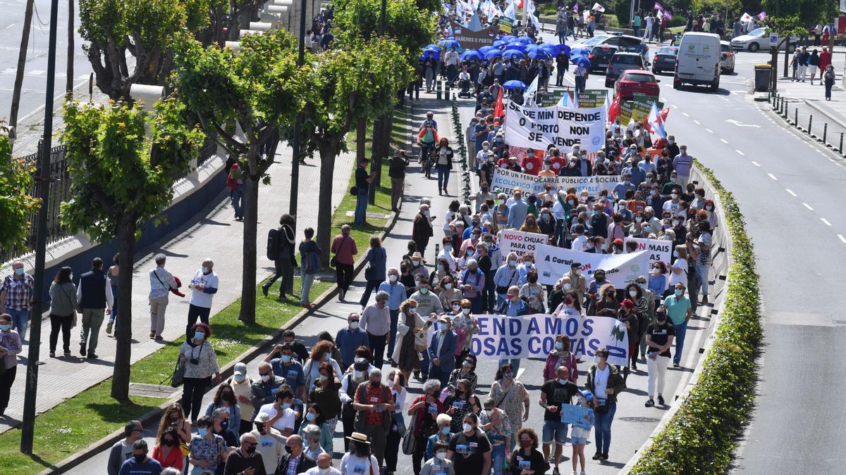 Manifestación en contra de la venta de los muelles de A Coruña