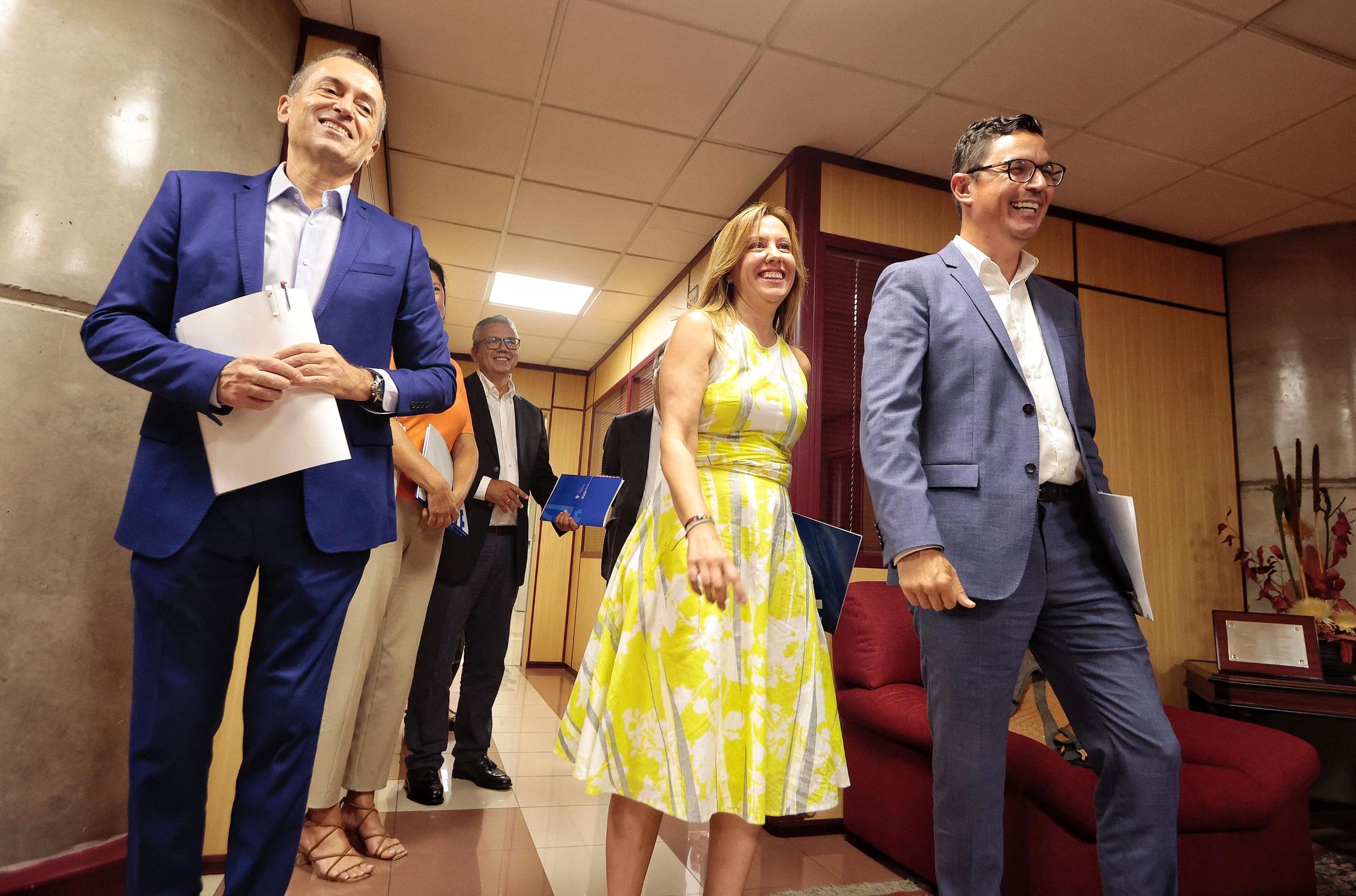 Reunión entre el consejero del Gobierno de Canarias, Pablo Rodríguez y la presidenta insular, Rosa Dávila.