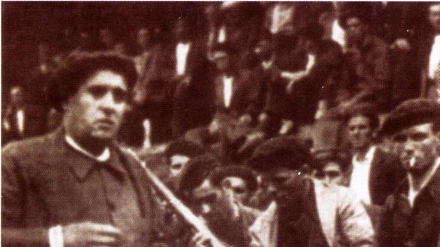 Ramón González Peña con algunos miembros de su columna revolucionaria.