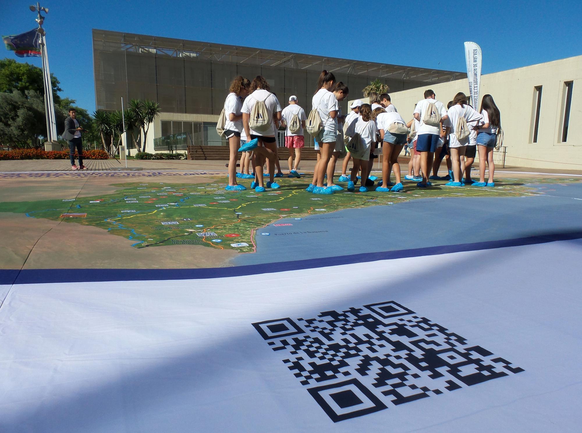 El mapa interactivo gigante de Málaga, a las puertas de la Diputación