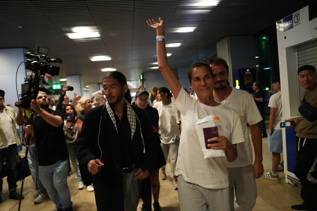 Regreso a Madrid de los 21 activistas españoles detenidos por Israel, integrantes de la Flotilla Global Sumud, procedentes de Tel Aviv.