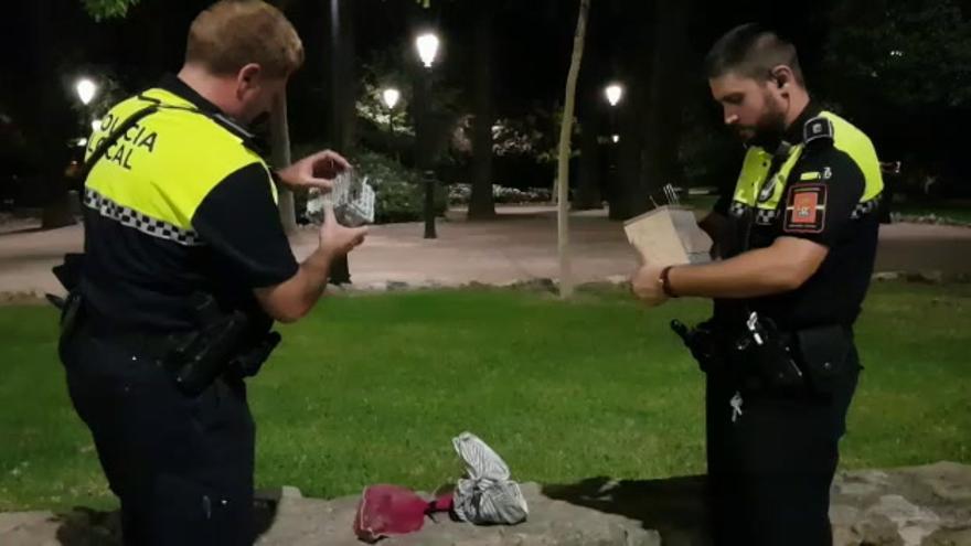 La policía de Badajoz interviene 9 pájaros cazados en el parque de Tres Arroyos