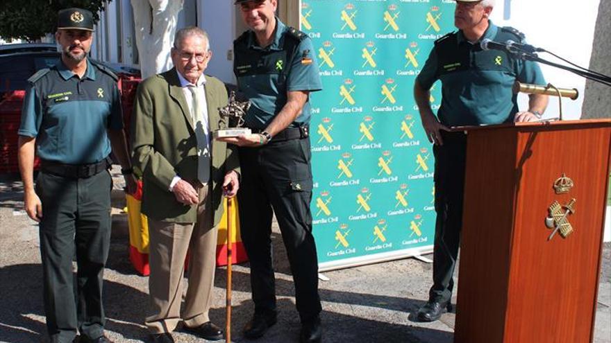 La Comandancia de Córdoba rinde homenaje al Guardia Civil Veterano