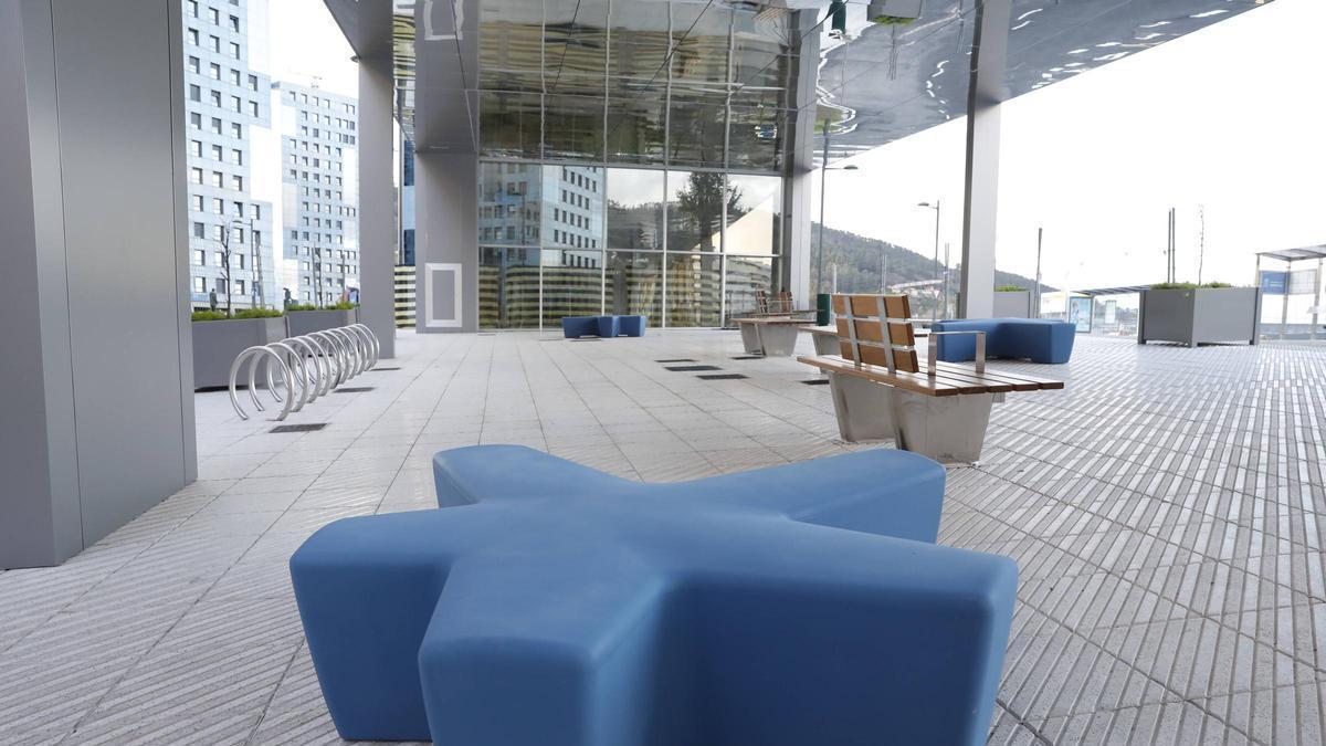 Así lucen la gran marquesina, las dársenas y los tapices rodantes del entorno del HUCA