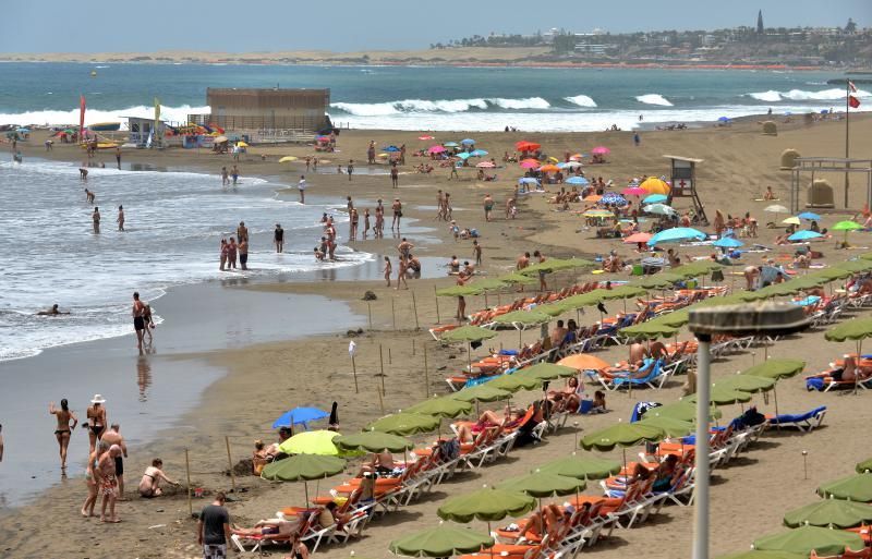 11/07/2018 SAN AGUSTÍN, SAN BARTOLOMÉ DE TIRAJANA. Calor en la playa de Las Burras. SANTI BLANCO  | 11/07/2018 | Fotógrafo: Santi Blanco