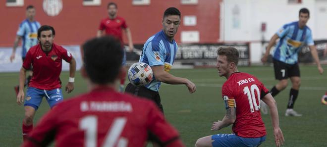 Un momento del derbi.