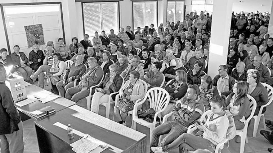 Comuneros de Cabral, contra la directiva