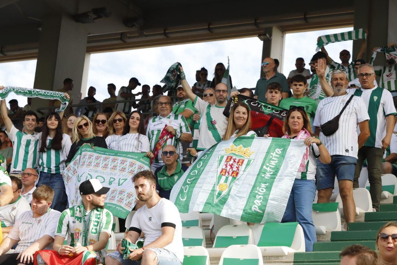 Córdoba CF-Ponferradina | Las imágenes de la afición blanquiverde en el play off de ascenso