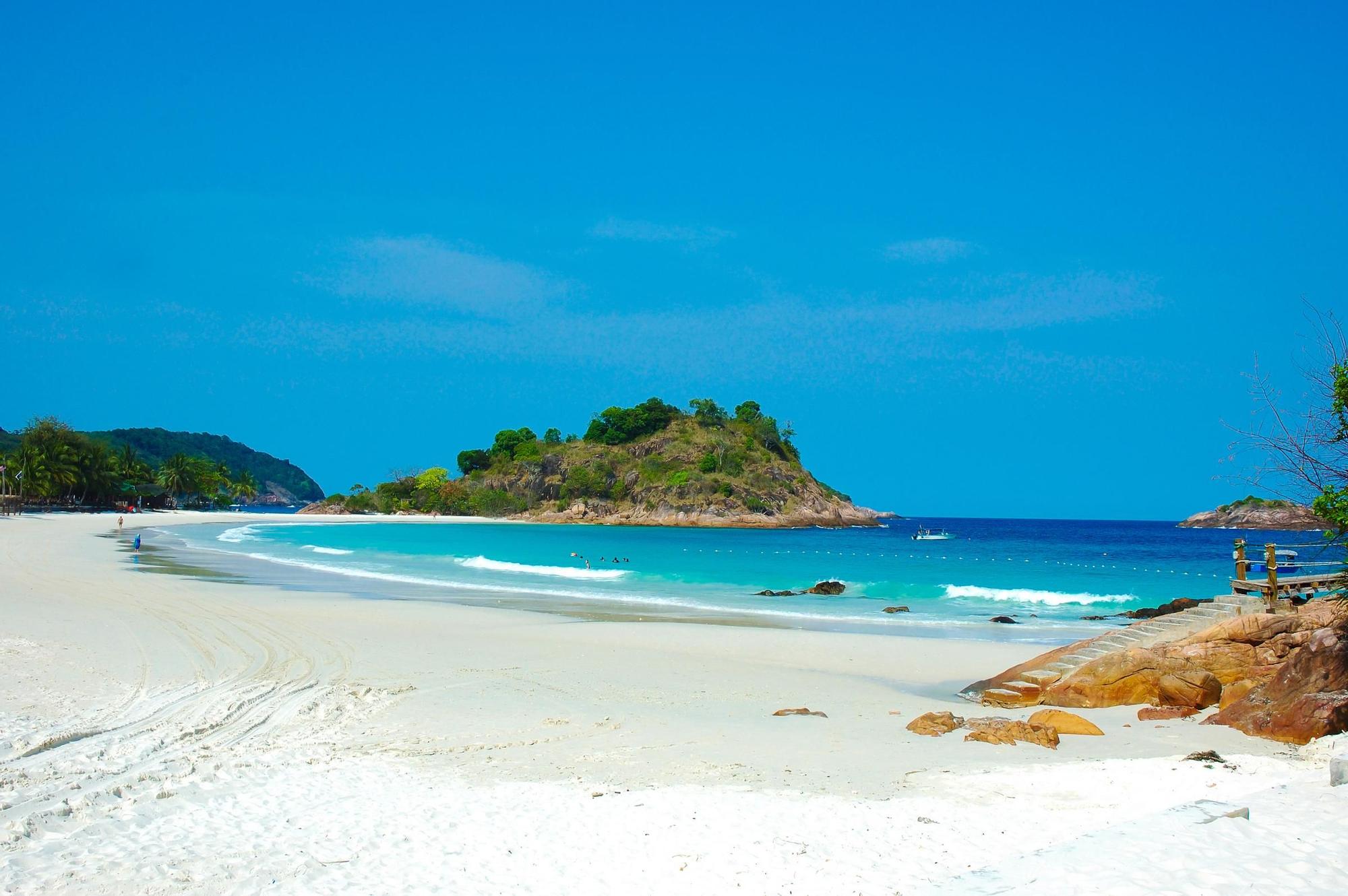 Este país tiene algunas de las playas más espectaculares del sudeste asiático: tortugas marinas, selva tropical y arrecifes donde hacer snorkel