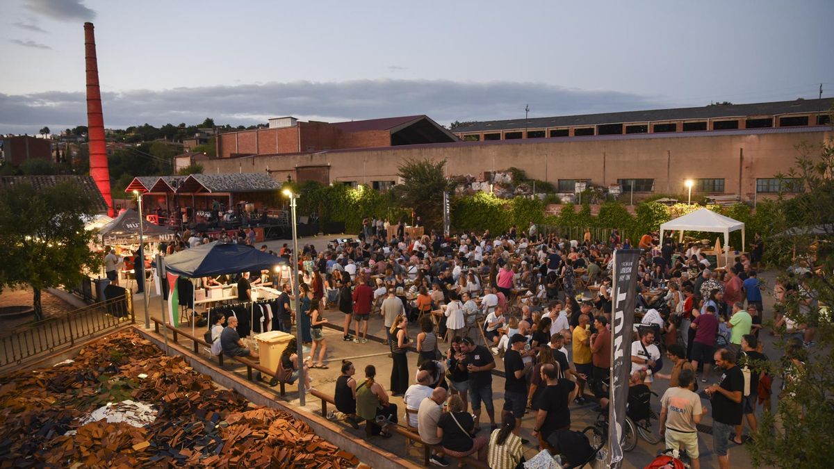 Afluència de públic en la 13a edició del Festival Internacional del Terracotta Museu de la Bisbal d'Empordà.