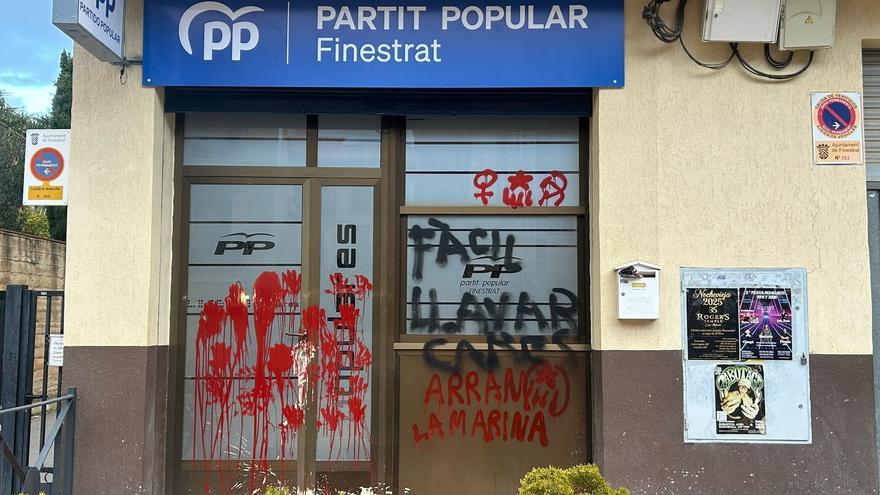 Atacan con pintadas la sede del PP en Finestrat, localidad de la que era alcalde Juanfran Pérez Llorca