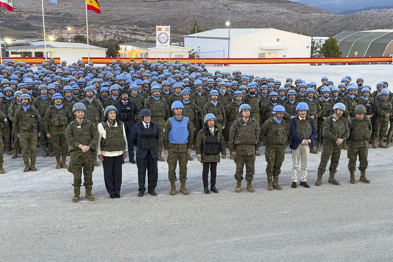 La ministra Robles visita a los soldados de la Brigada X en Líbano