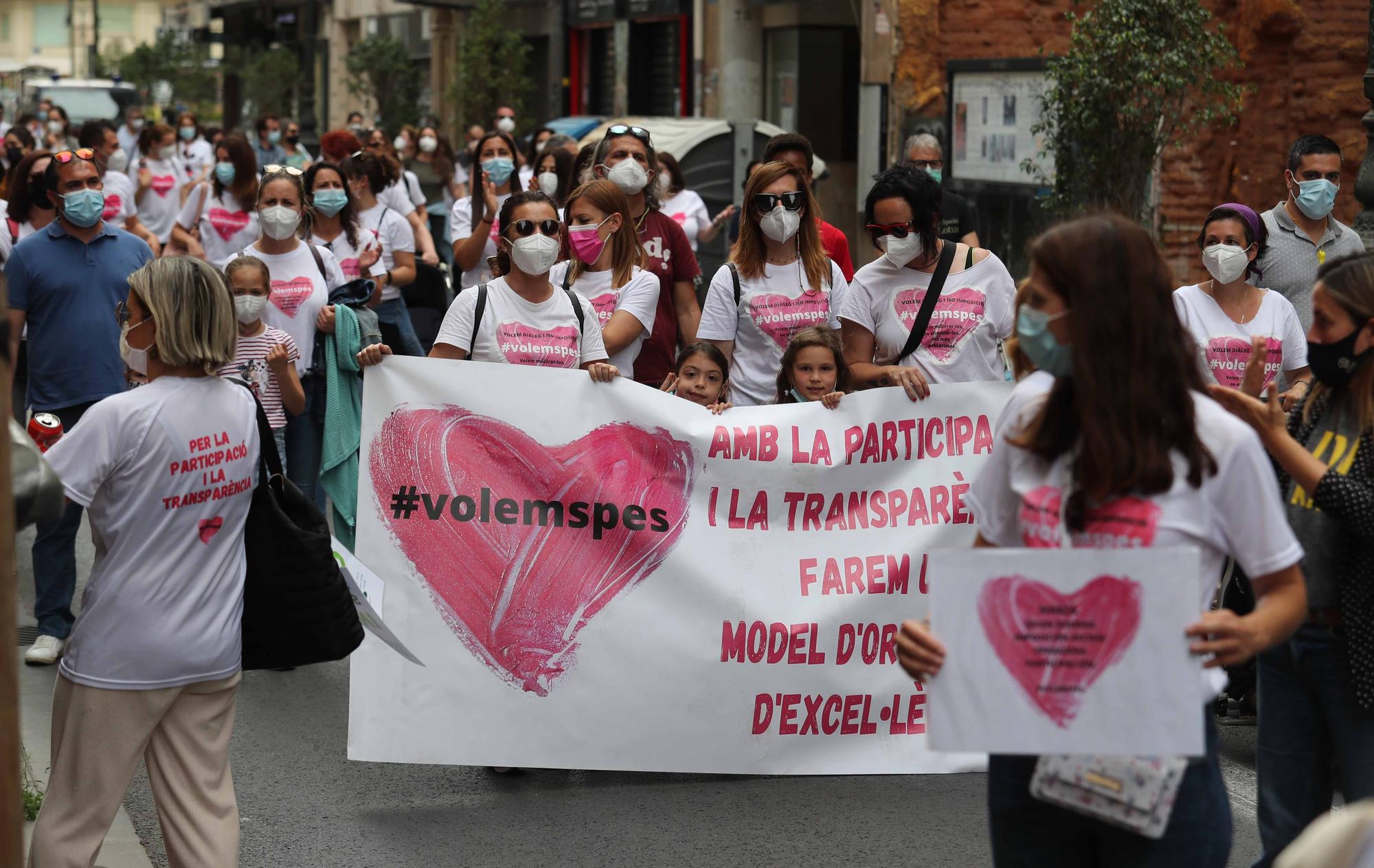 Protesta en València contra el "desmantelamiento" de los SPES y reclama "diálogo" a Educación