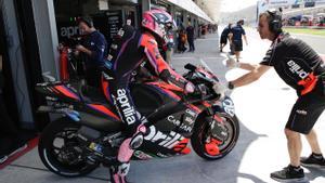 Aleix Espargaró en el Pit Lane de Mandalika