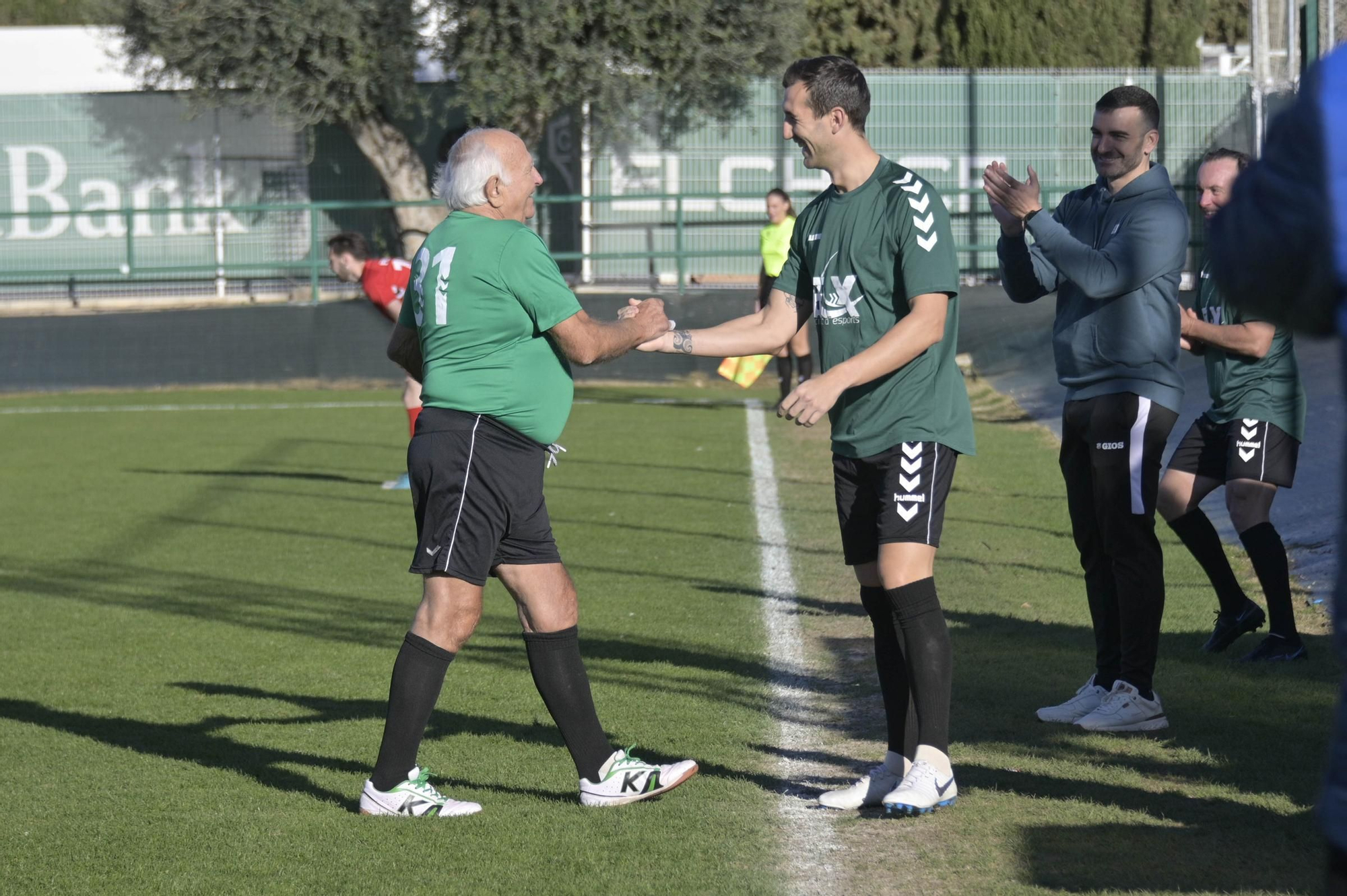 Partido de futbol benefico populares informadores