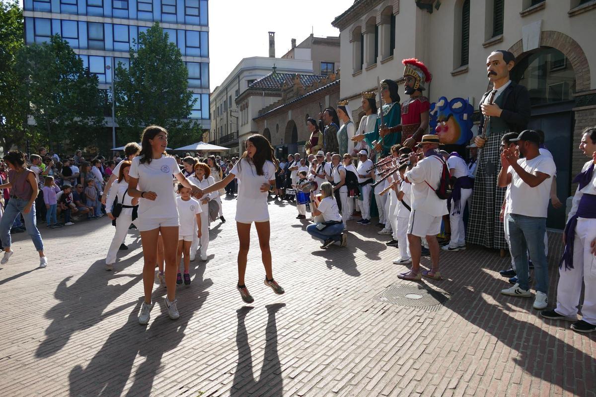 EN IMATGES | El seguici popular figuerenc obre el camí a les Fires i Festes de la Santa Creu EN IMATGES | El seguici popular figuerenc obre el camí a les Fires i Festes de la Santa Creu
