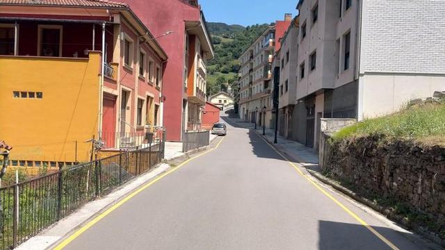 Vox pide limitar la velocidad de los coches en La Cortina, en Moreda | LNE