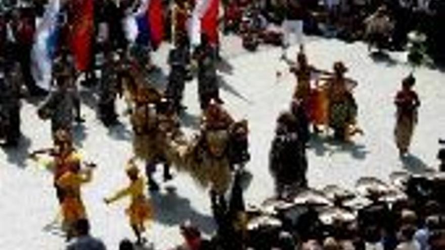 Serbia, Senegal e Indonesia abren el Festival de Folclore