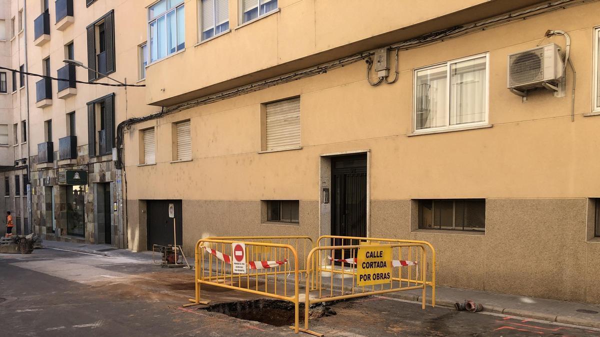 Vídeo | Vecinos de Cáceres sufrirán corte de agua este jueves por las obras en Camino Llano Bajo