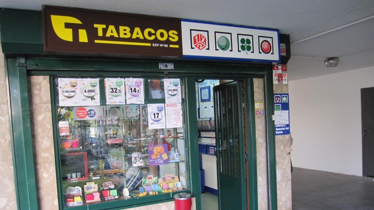 Estanco de la Segunda Fase de Elviña donde se ha vendido el boleto ganador