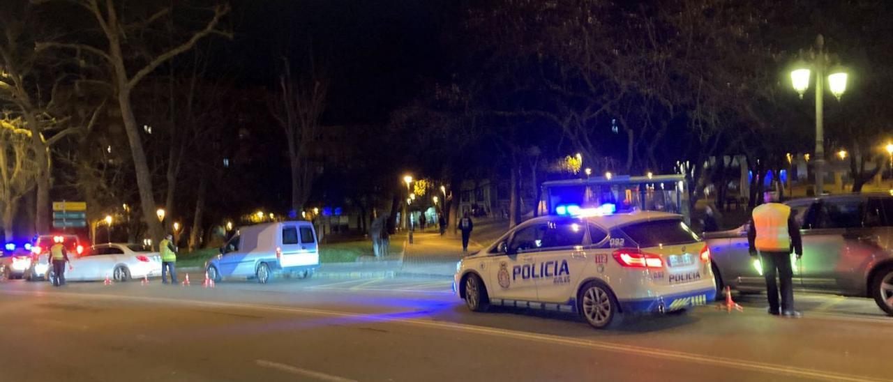 El control policial en la madrugada del domingo. | S. F.