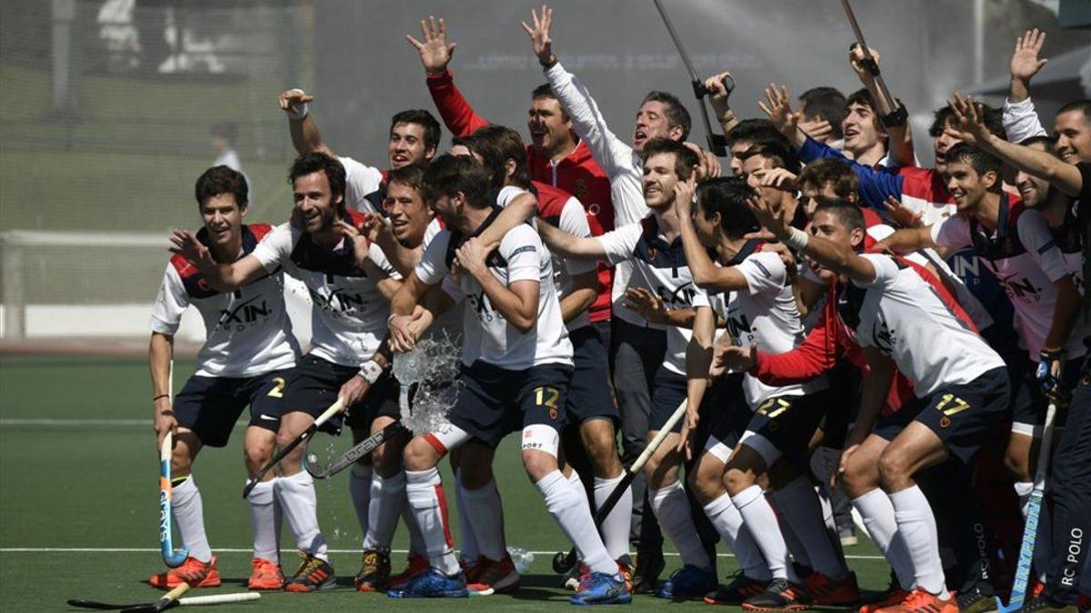 Los jugadores del Polo celebran su título de Copa