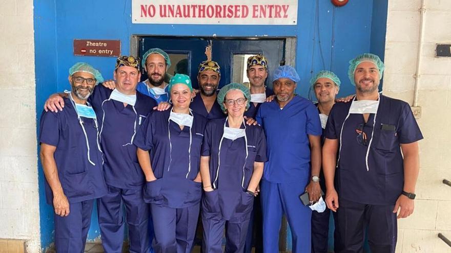 Un equipo sanitario de Hospital Parque trabaja durante una semana en Gambia