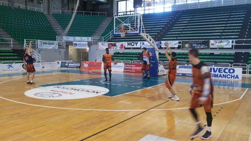 Los jugadores del Leyma, en el entrenamiento de esta mañana en Cáceres