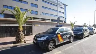 Detenido por masturbarse ante varios menores en Castelló y herir a dos policías en un forecejeo