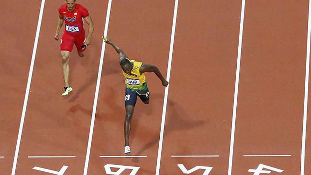 El jamaicano Usain Bolt, seguido del estadounidense Ryan Bailey, en los 4x100
