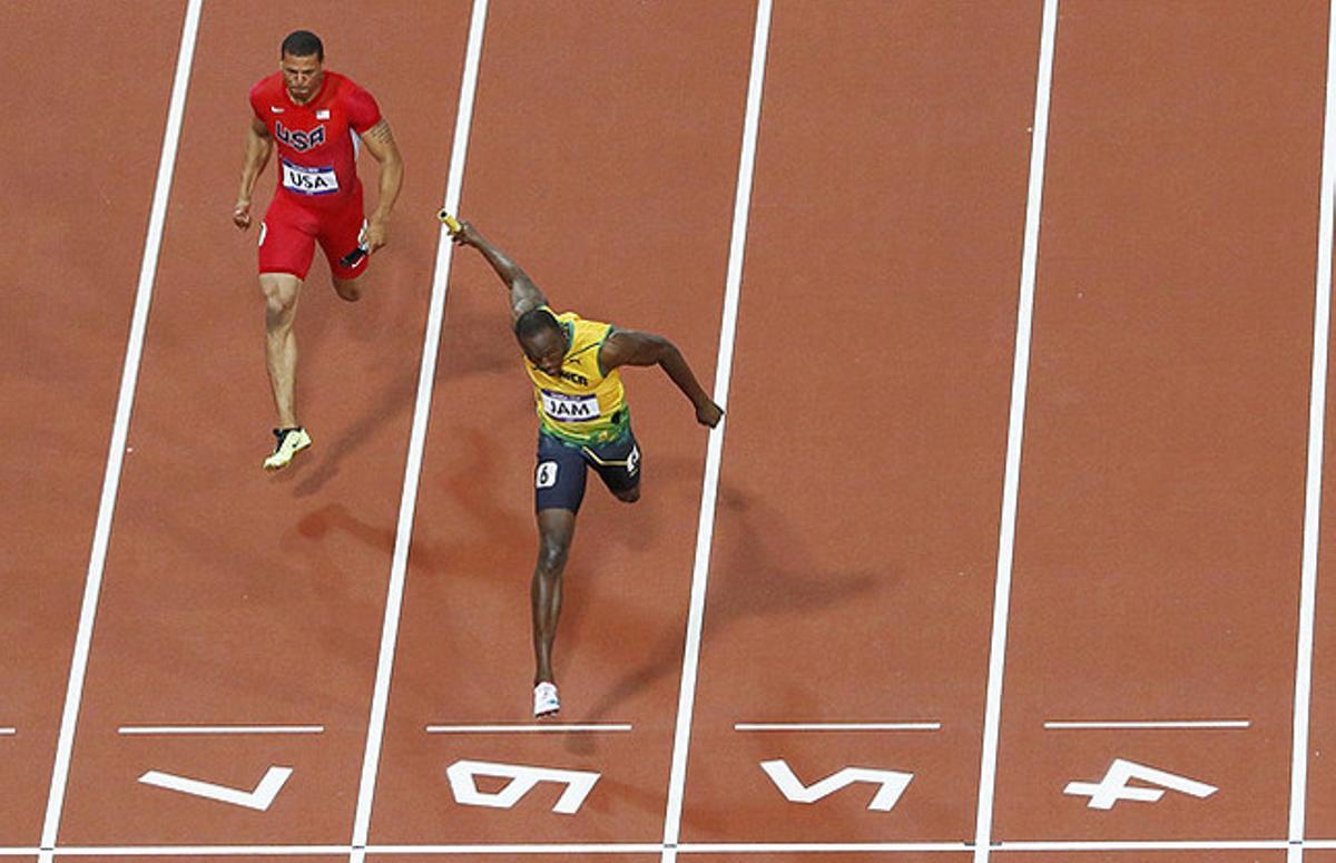El jamaicà Usain Bolt, seguit del nord-americà Ryan Bailey, en els 4x100.