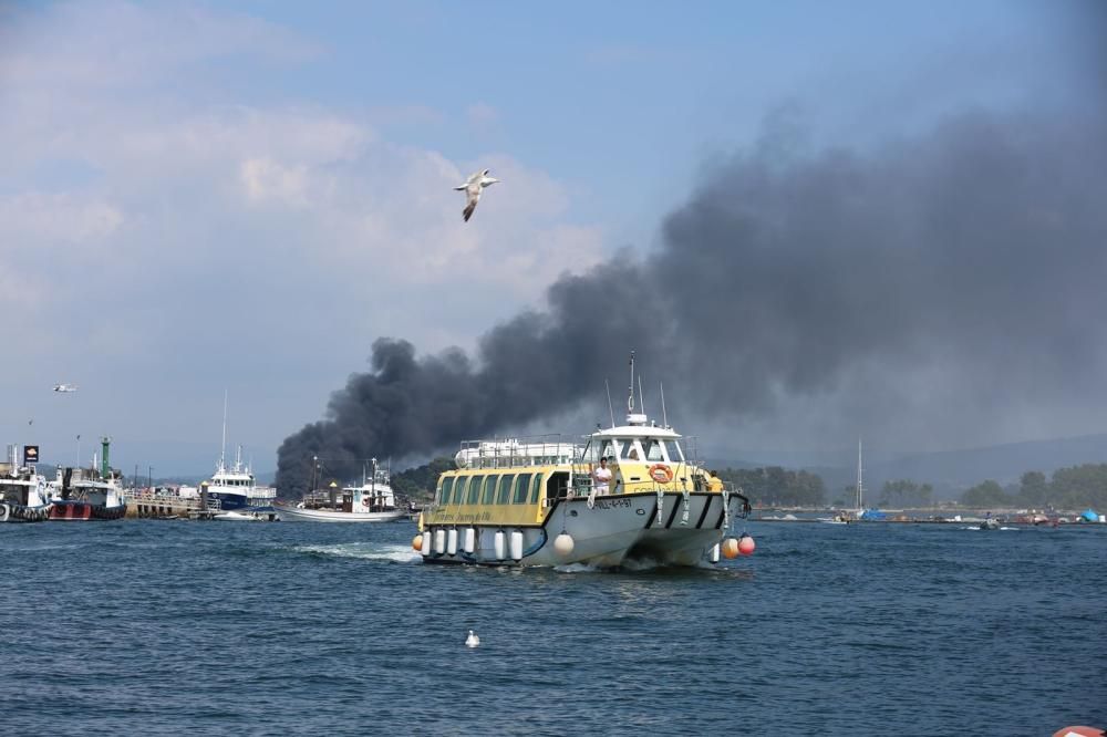 Arde un catamarán de pasajeros en A Toxa