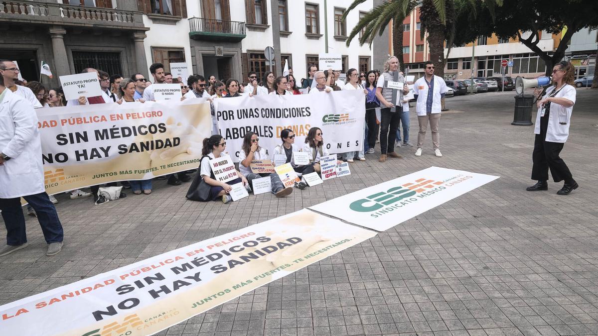 Médicos y facultativos en huelga en la capital grancanaria, en una imagen de archivo.
