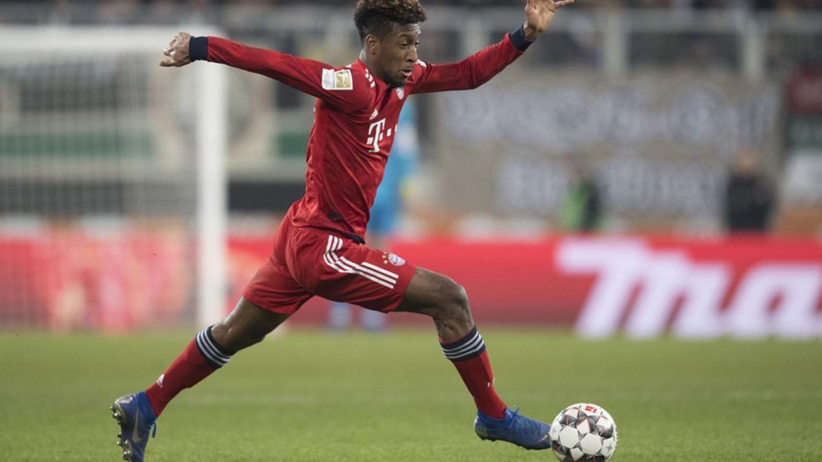 Kingsley Coman del Bayern Munich en accion durante el partido de la Bundesliga entre FC Augsburg y FC Bayern Munich en Augsburg, Alemania.