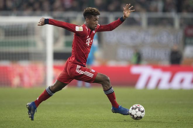 Kingsley Coman del Bayern Munich en accion durante el partido de la Bundesliga entre FC Augsburg y FC Bayern Munich en Augsburg, Alemania.