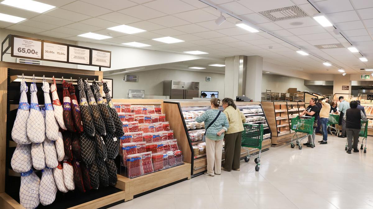 Interior de la nueva tienda 9 de Mercadona en Sitges.