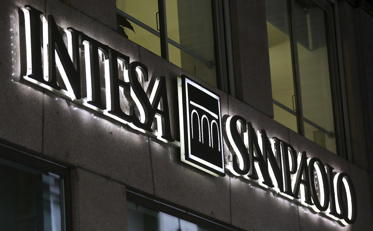 FILE PHOTO: The Intesa Sanpaolo logo is seen outside the bank in downtown Milan, Italy January 18, 2016. REUTERS/Stefano Rellandini/File Photo