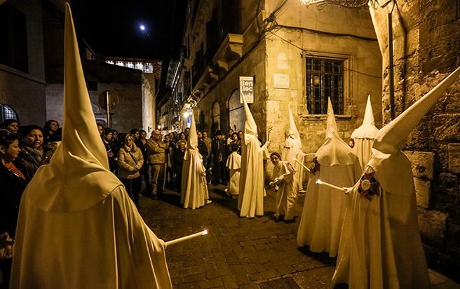 La procesión del Santo Cristo de los Boteros siempre se celebra el Lunes Santo en el barrio del Puig de Sant Pere.