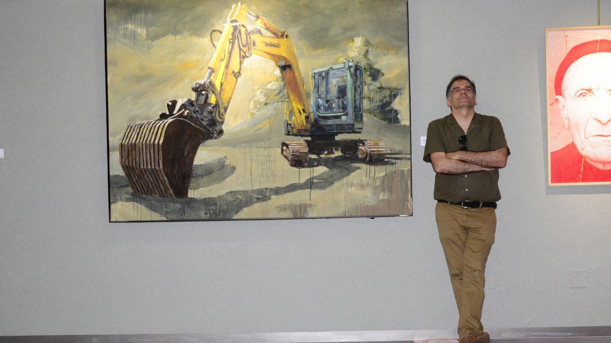 El artista portugués Ricardo de Campos con su «Paisagem em contruçao».